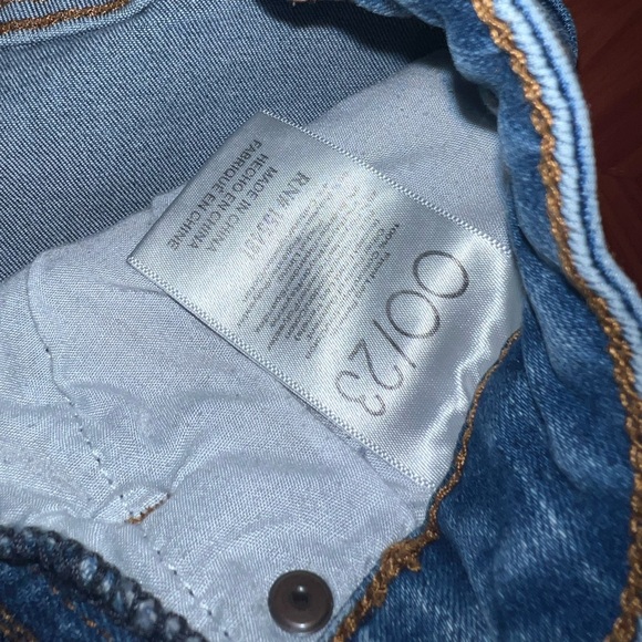 Simple Society High Rise Ripped Blue Jeans 00/23 - Picture 5 of 5